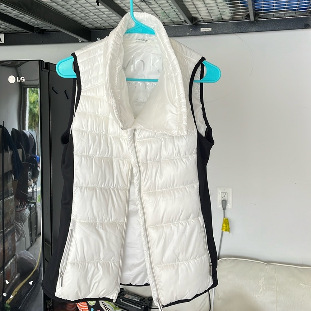 Calvin Klein WOMEN'S PUFFER WHITE BLACK PUFFER JACKET ZIP UP. Size small.